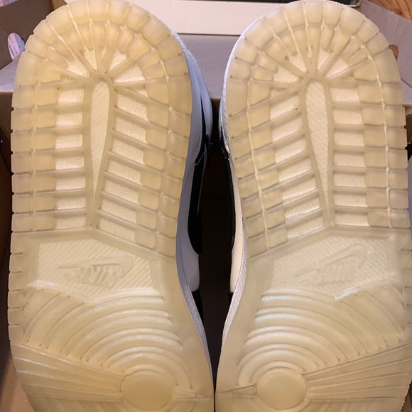 Selling Air Jordan 1 Mid SE ‘Diamond’. Size 8.5 Good condition Semi New. - Picture 3 of 11